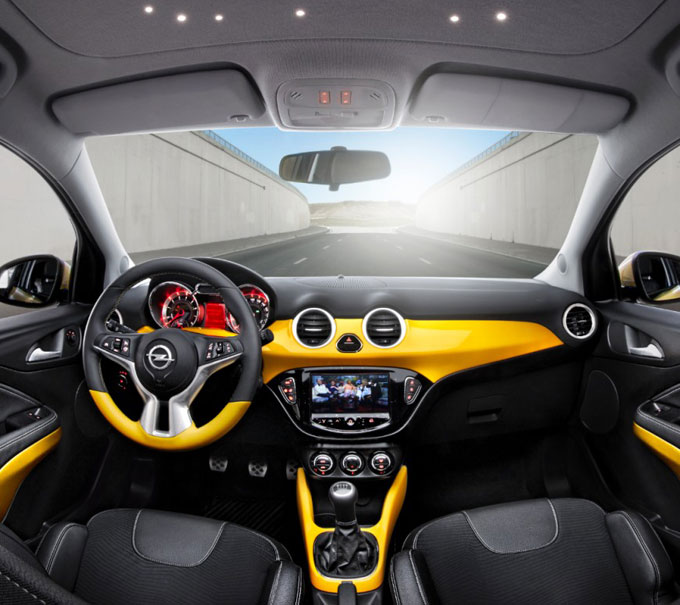 Интерьер Опель Адам